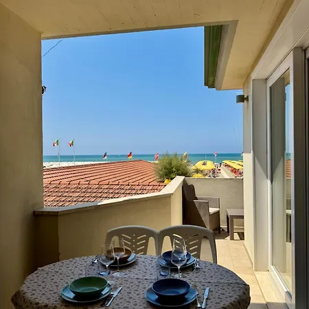 Terrazza Fronte Mare - Centro فياريجيو